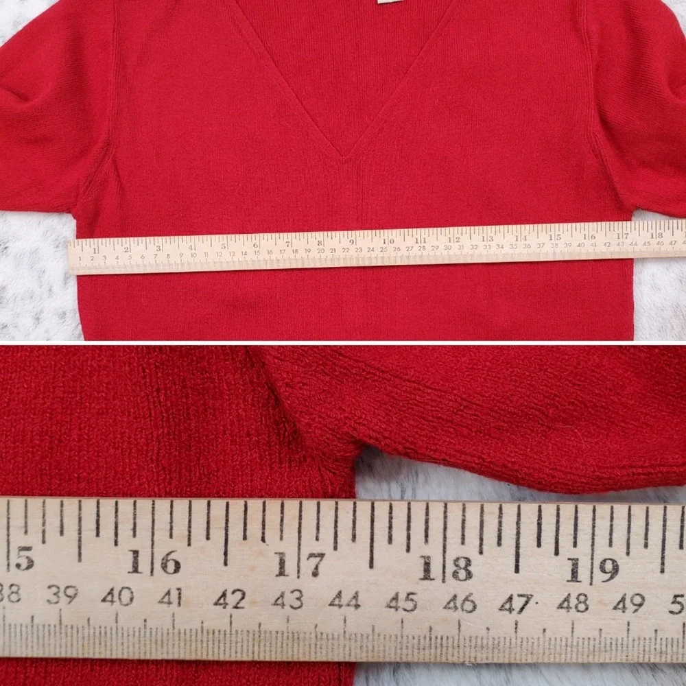 Vintage Women's Red V-Neck Long Sleeve Thin Knit Sweater 90s Size Small Putumayo